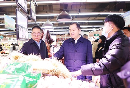王景宇调研春节前安全生产和市场保供工作
